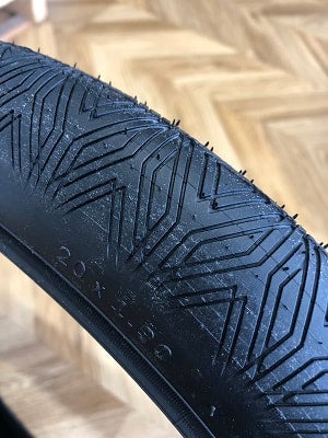 【HERESY】Zephyr Tire [Wire] 20×1.90